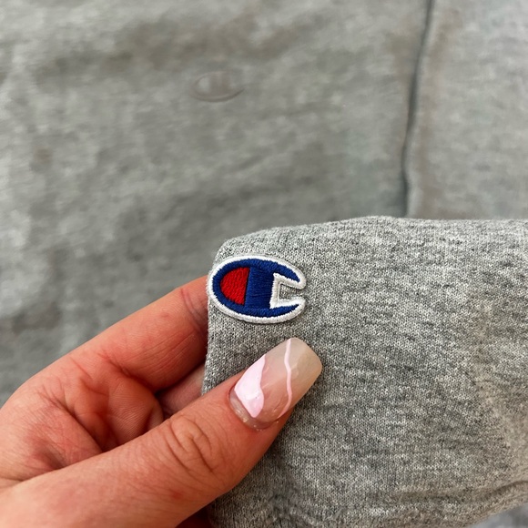 Champion grey crew neck size medium!! - Picture 5 of 6